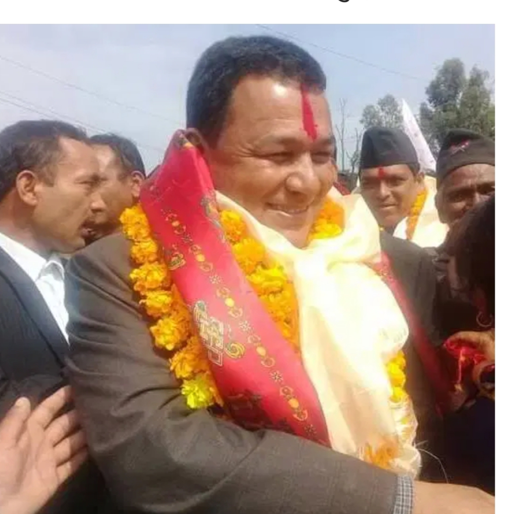 ‘माधब नेपाल फुटको बाटोमा लागेकोले म ओलीतिर लागेँ,’ सांसद ध्रुब शाही