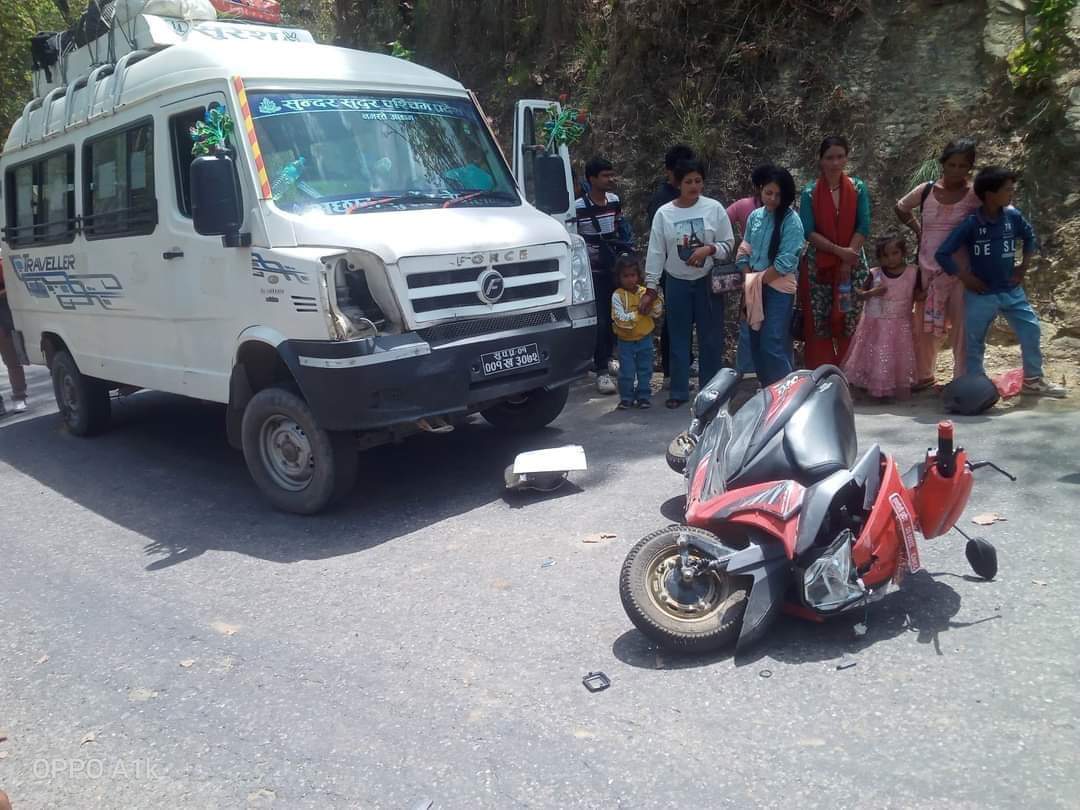 स्कुटी र फोर्स गाडी ठोक्कीदा एक जनाको मृत्यु